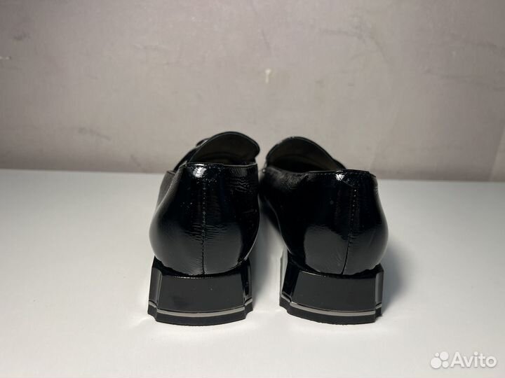 Лоферы женские