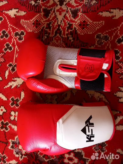 Шлем и перчатки для восточных единоборств