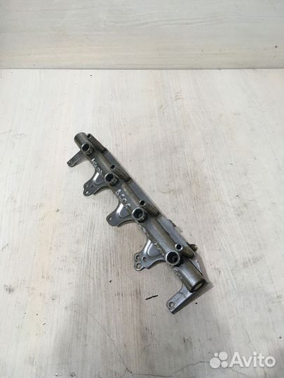 Рейка топливная (рампа) VAG Ауди А6 С6 06F133317G