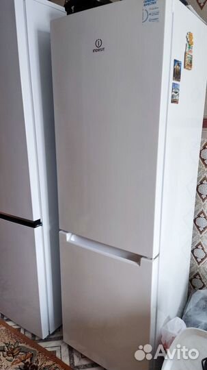 Холодильник indesit