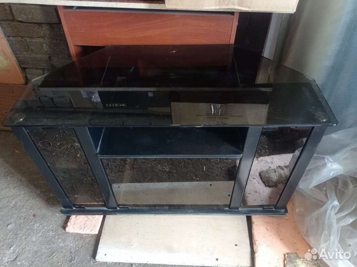 Стеклянная тумба под тв