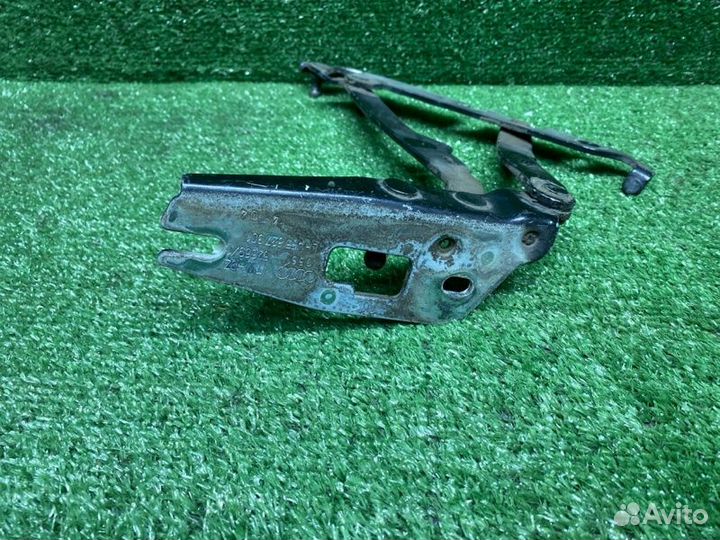 Петля багажника задняя левая Audi A6 C6