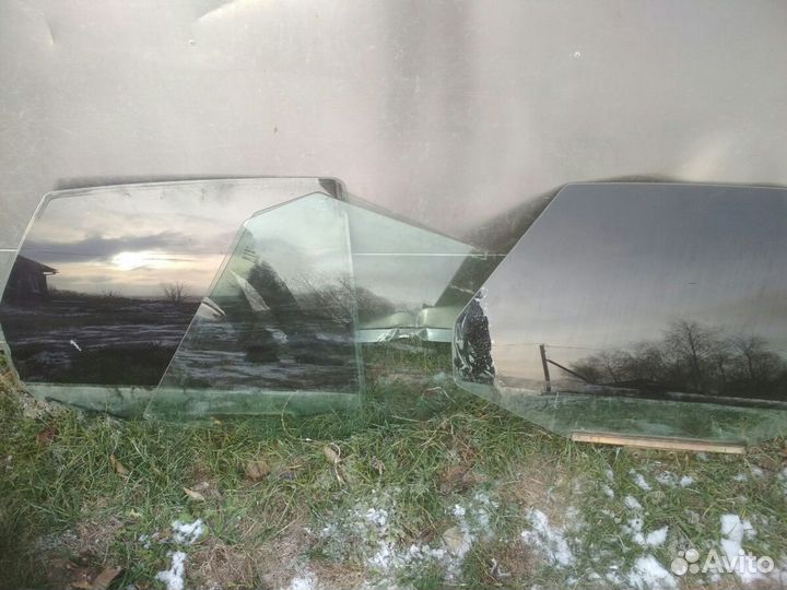Стекла боковые,задние, форточки