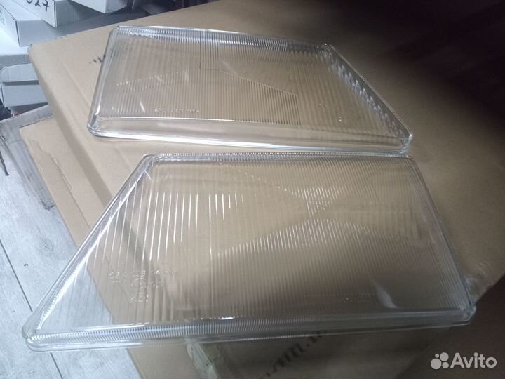 Стекло фар на Спринтер 95-00г. В