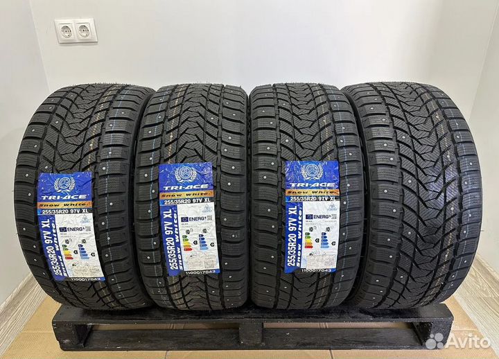 Tri Ace Snow White II 255/35 R20 60J