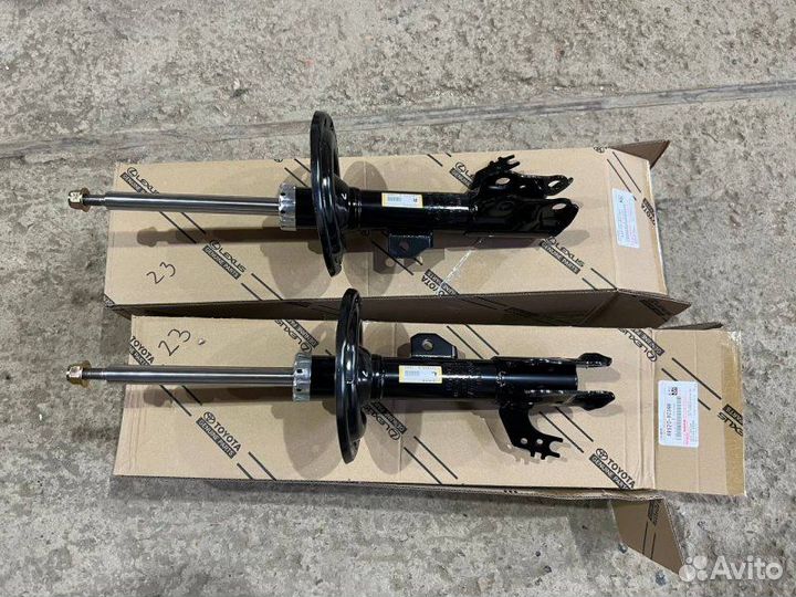 Амортизатор подвески передний Toyota Camry