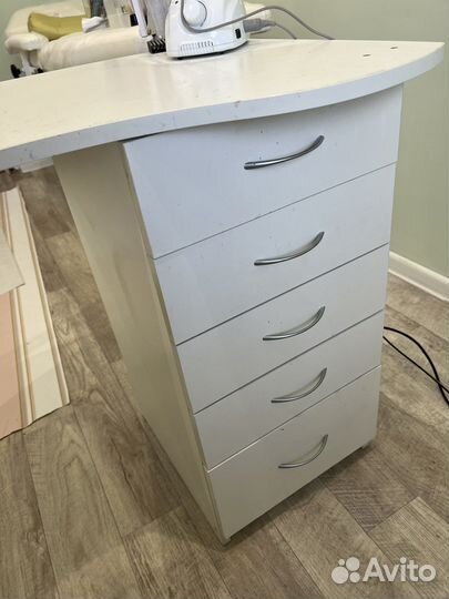 Стол для маникюра бу