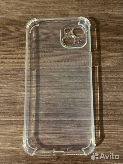 Прозрачный чехол на iPhone 14+