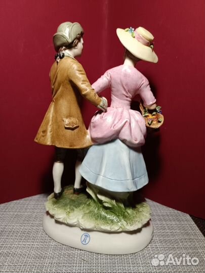 Фарфоровая статуэтка Каподимонте