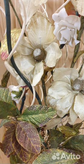 Ваза с цветами интеръерная