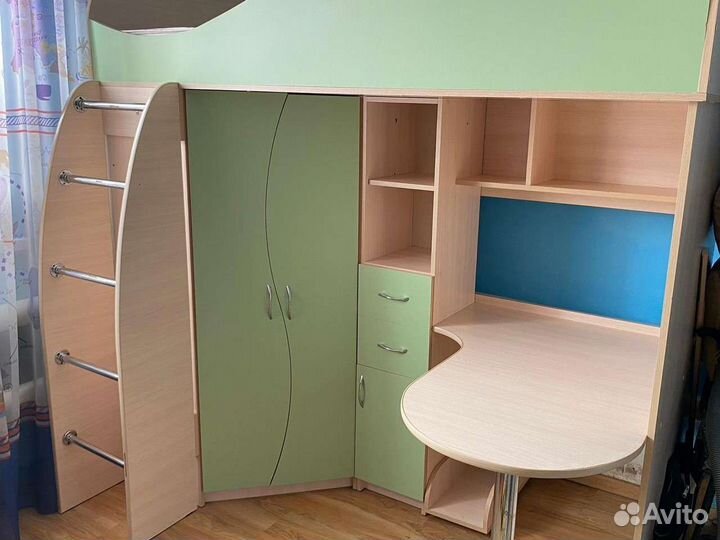 Уголок школьника с кроватью