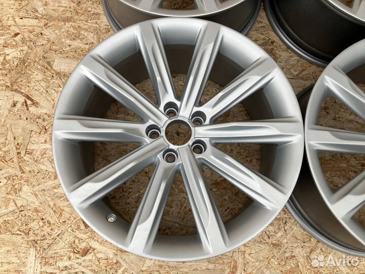 Комплект литых дисков R19x8.5 5x112