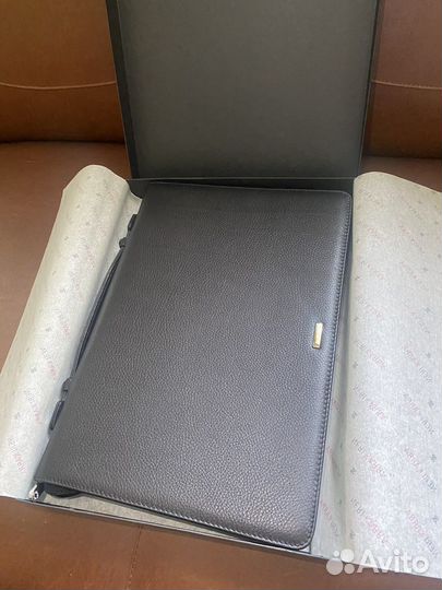 Папка кожаная на молнии. 35х 25 х 3 см