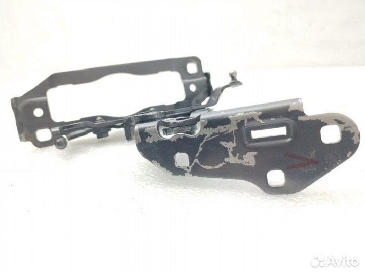 Петля капота передняя левая Mercedes-Benz C-Class