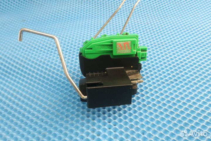 Замок двери задней правой Hyundai Solaris 1