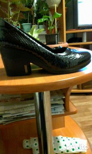 Туфли лак 38 р