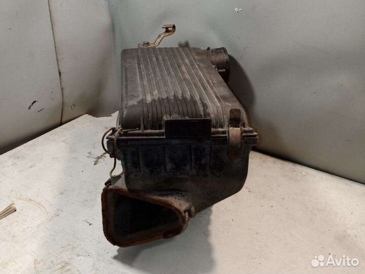 Корпус воздушного фильтра Toyota Carina E седан