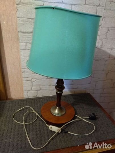 Настольная лампа