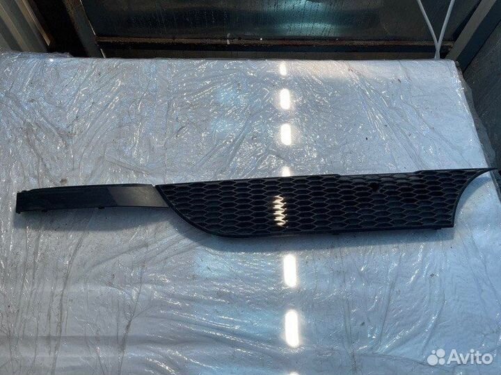 Накладка решетки капота Mercedes-Benz