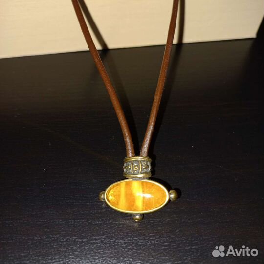 Подвеска из янтаря