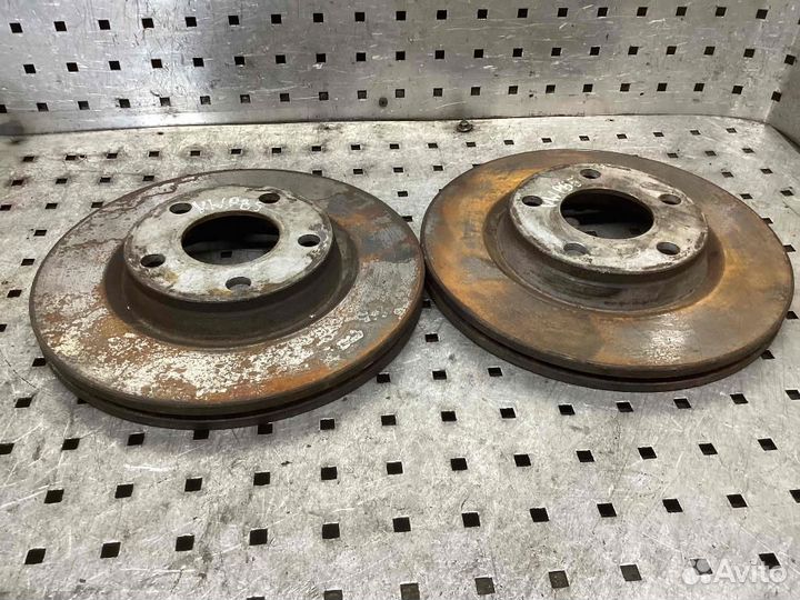 Диск тормозной передний Volkswagen Passat