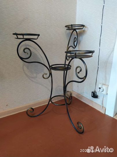 Подставка для цветов напольная металлическая