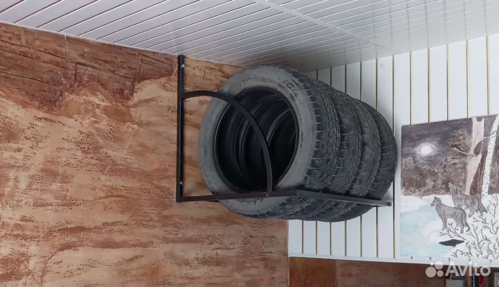 Полка для хранения колёс, шин
