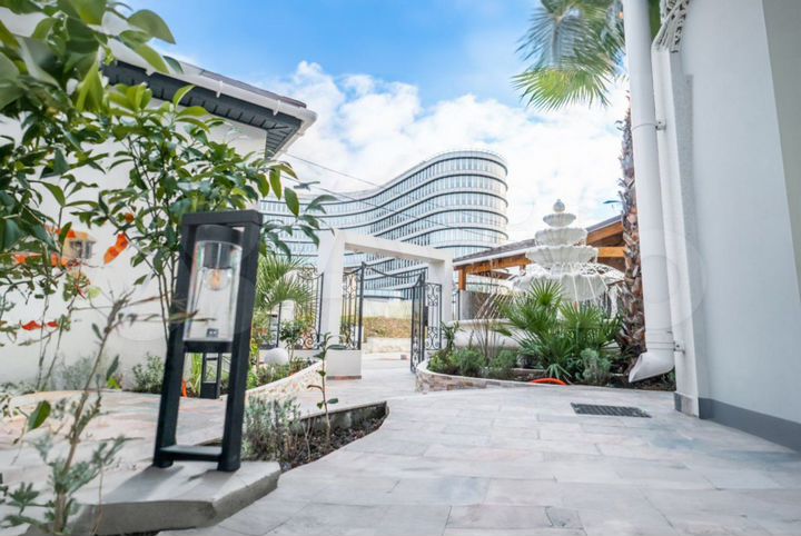 Дом 550 м² на участке 18 сот.