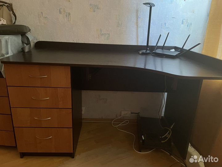 Письменный стол