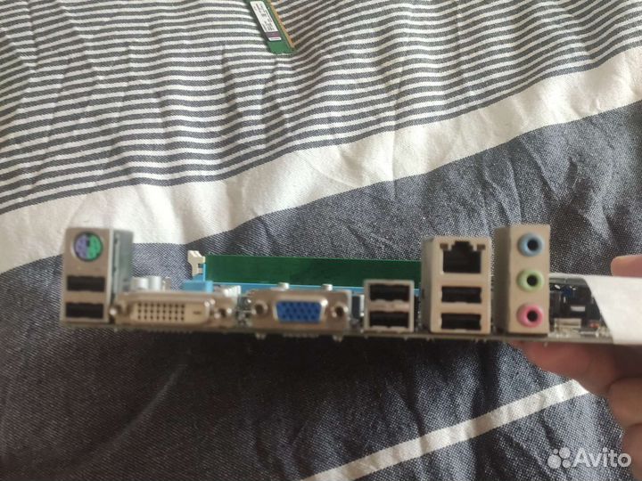 Материнская плата с процессором и памятью