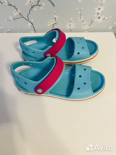 Сандалии Crocs J2