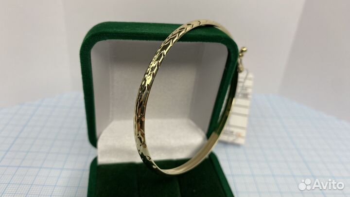 Жесткий золотой браслет 18 желтое