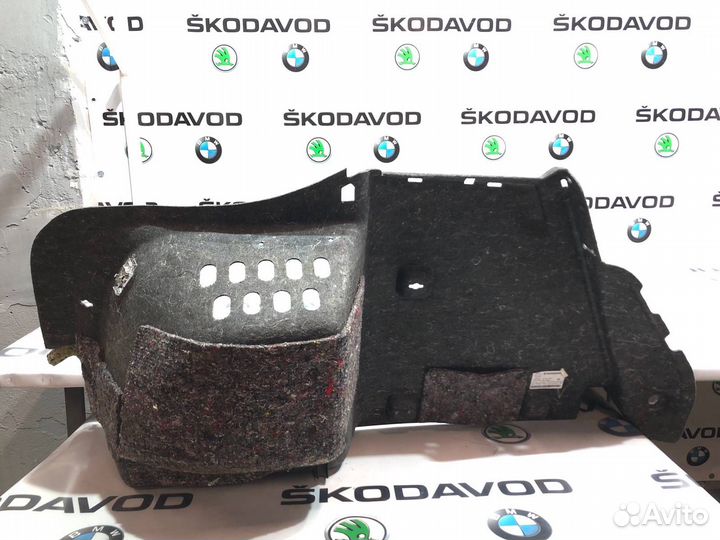 Обшивка багажника задняя правая Skoda Octavia A7