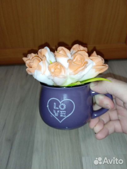 Букет из роз в кружке