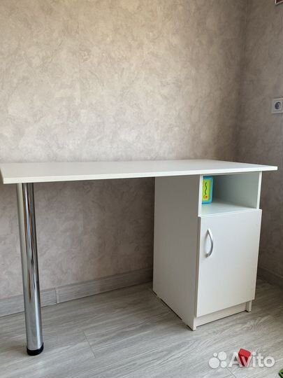 Маникюрный столик бу