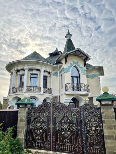 Дом 372 м² на участке 12 сот.