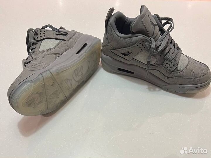 Nike Air jordan 4 x kaws