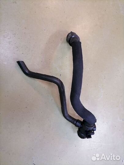 Патрубок охлаждения (радиатора) 8E0121049L Audi A4