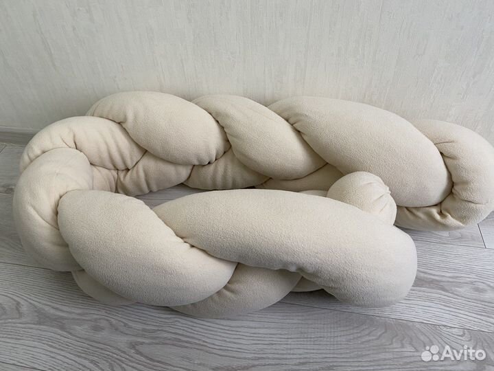 Подушка-косичка в кровать