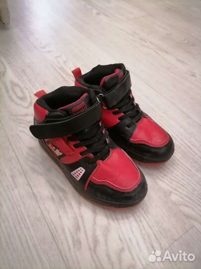 Двое кроссовок