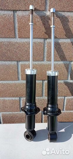 Амортизаторы задние на Toyota Prius 20