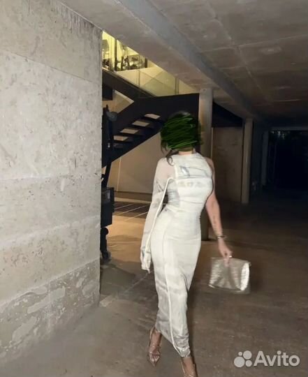 Платье в стиле Cut and Slash