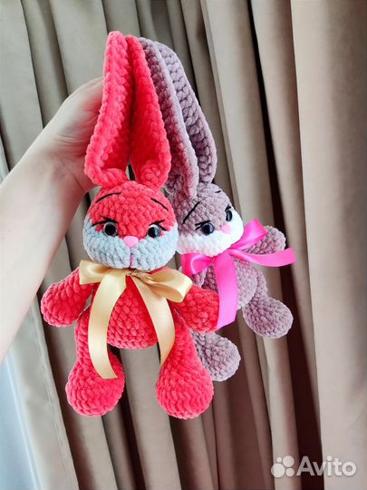 Заяц вязаный ручной работы