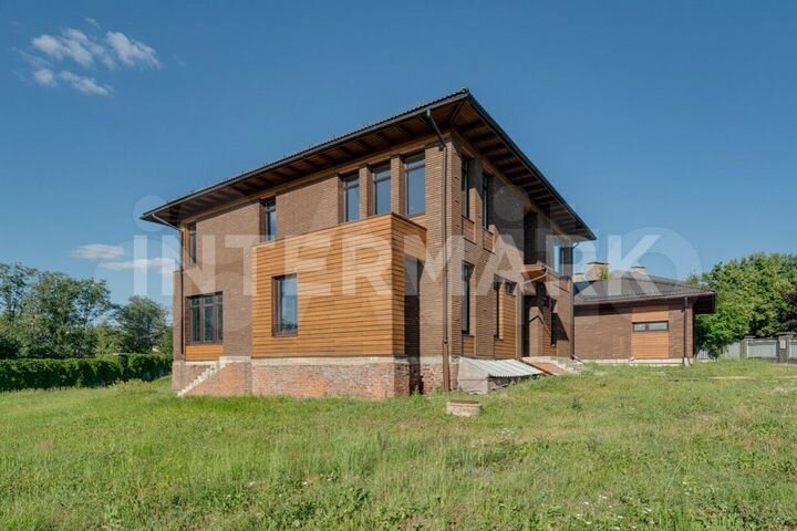 Дом 793 м² на участке 29,6 сот.