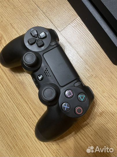 Sony PS4 slim 1tb + 2 dualshock + игры