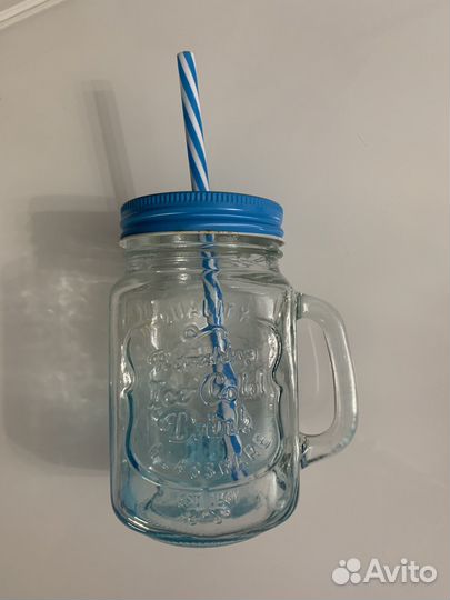 Кружка -стакан с трубочкой и жестяная коробочка