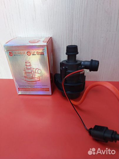 Бесщеточная водяная помпа Лунфэй, 12V (патрубок вн
