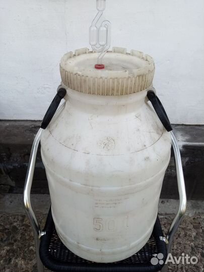 Ёмкость с гидрозатвором