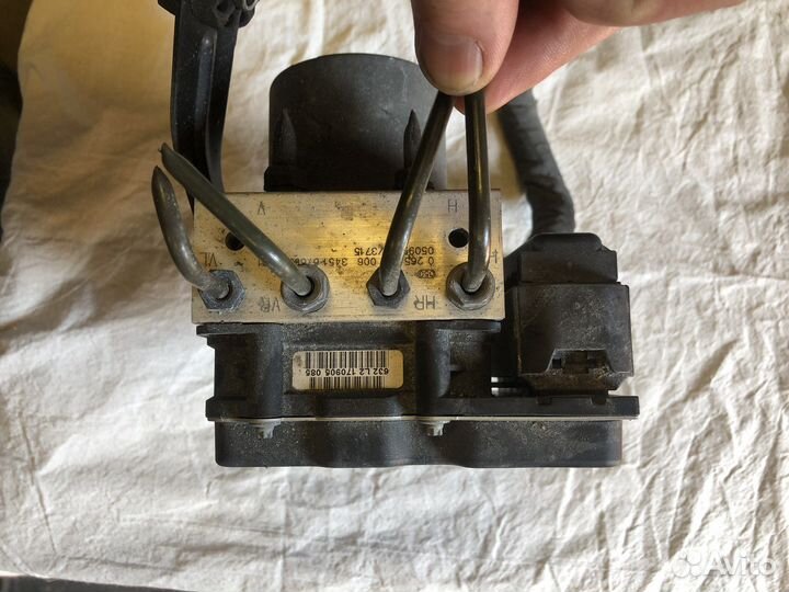 Блок abs bmw 520 525 E60