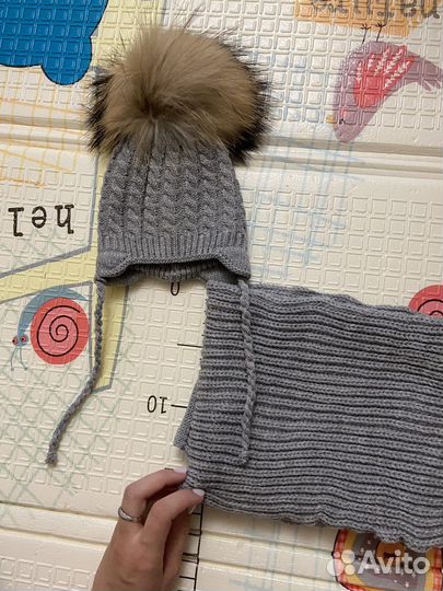 Вязаная шапка с помпоном и шарф (новорожденным)